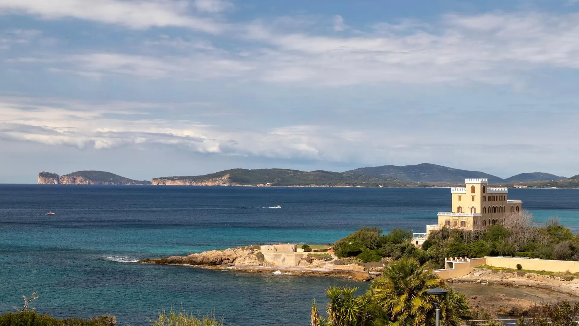 Dabaix Dietro I Bastioni Alghero 0*,  İtalya